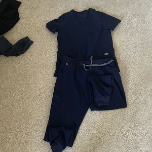 Figs scrub set. Medium joggers and medium two pocket top